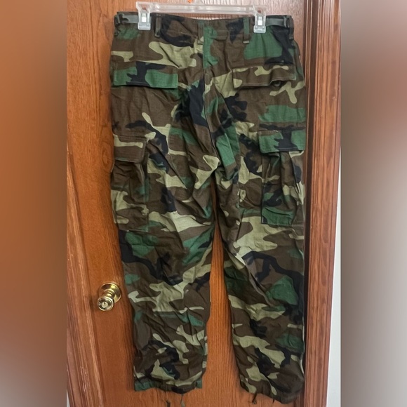 NWOT Vintage 1990’s style US Military Camouflage Pants Size Medium - Picture 2 of 3